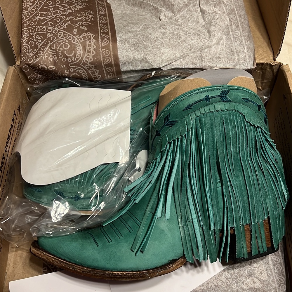 SEXY little booties with tassels!!